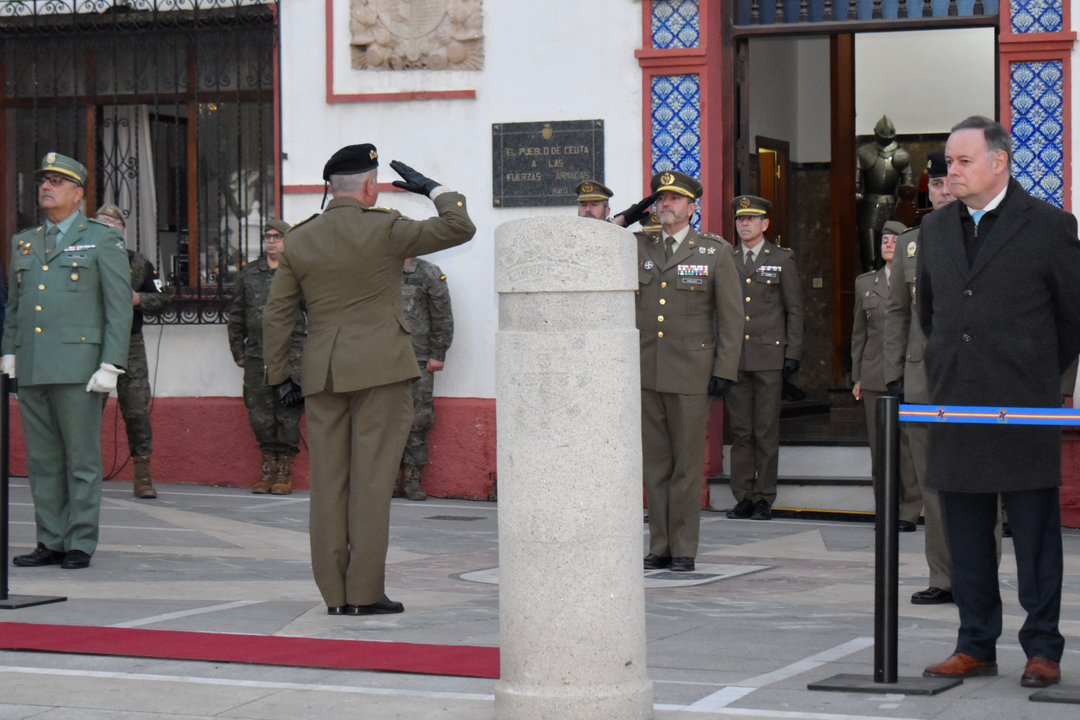 Arriado de Bandera protagonizado por el Regimiento de Caballer&iacute;a Montesa 3 (1)