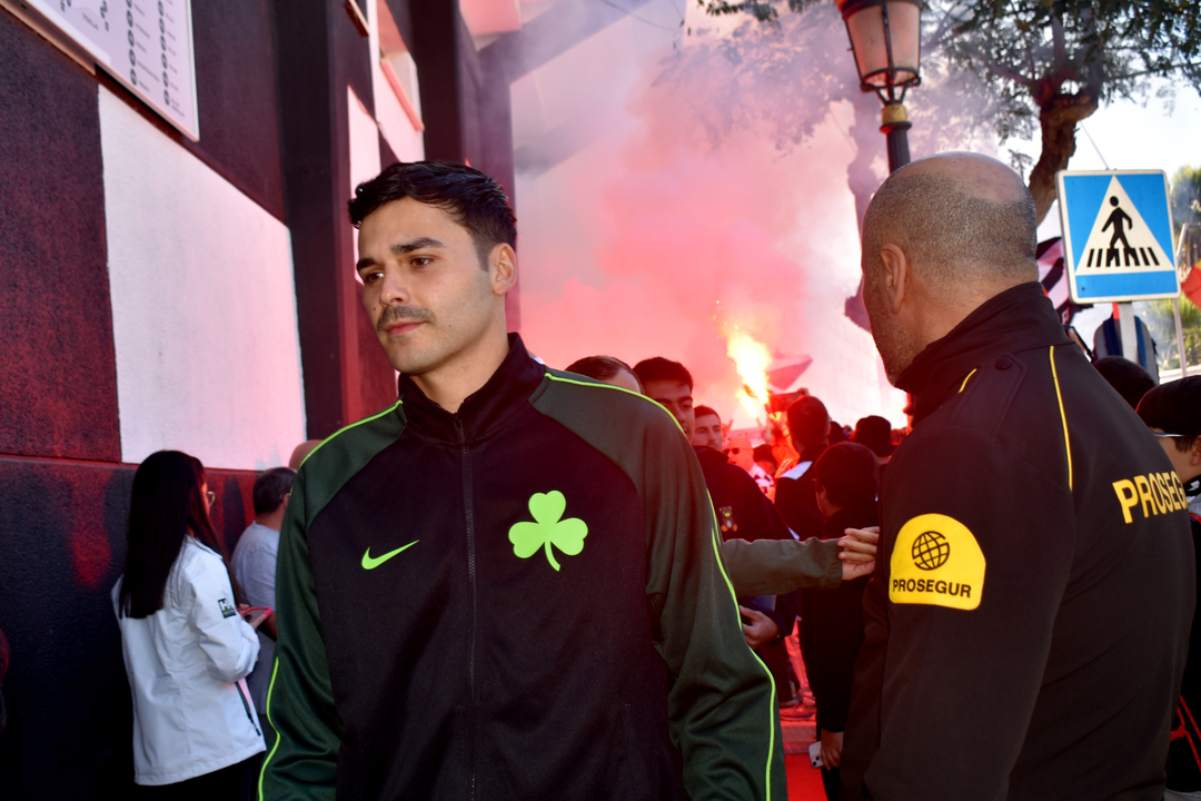 Recibimiento de la afici&oacute;n caballa a la AD Ceuta FC (10)