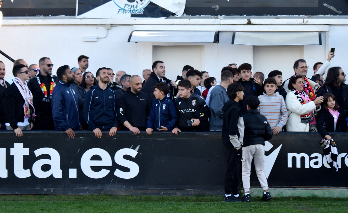 La afici&oacute;n caballa celebra el triunfo de la AD Ceuta FC (3)