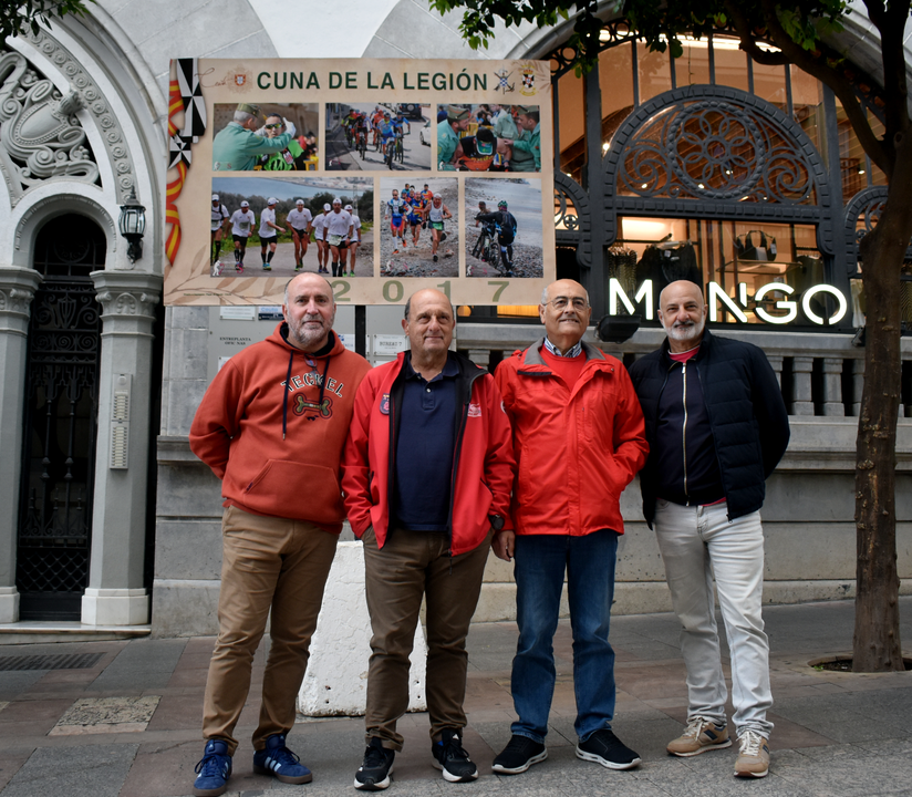 Fot&oacute;grafos Solidarios en la exposici&oacute;n de la historia de la Cuna de la Legi&oacute;n 