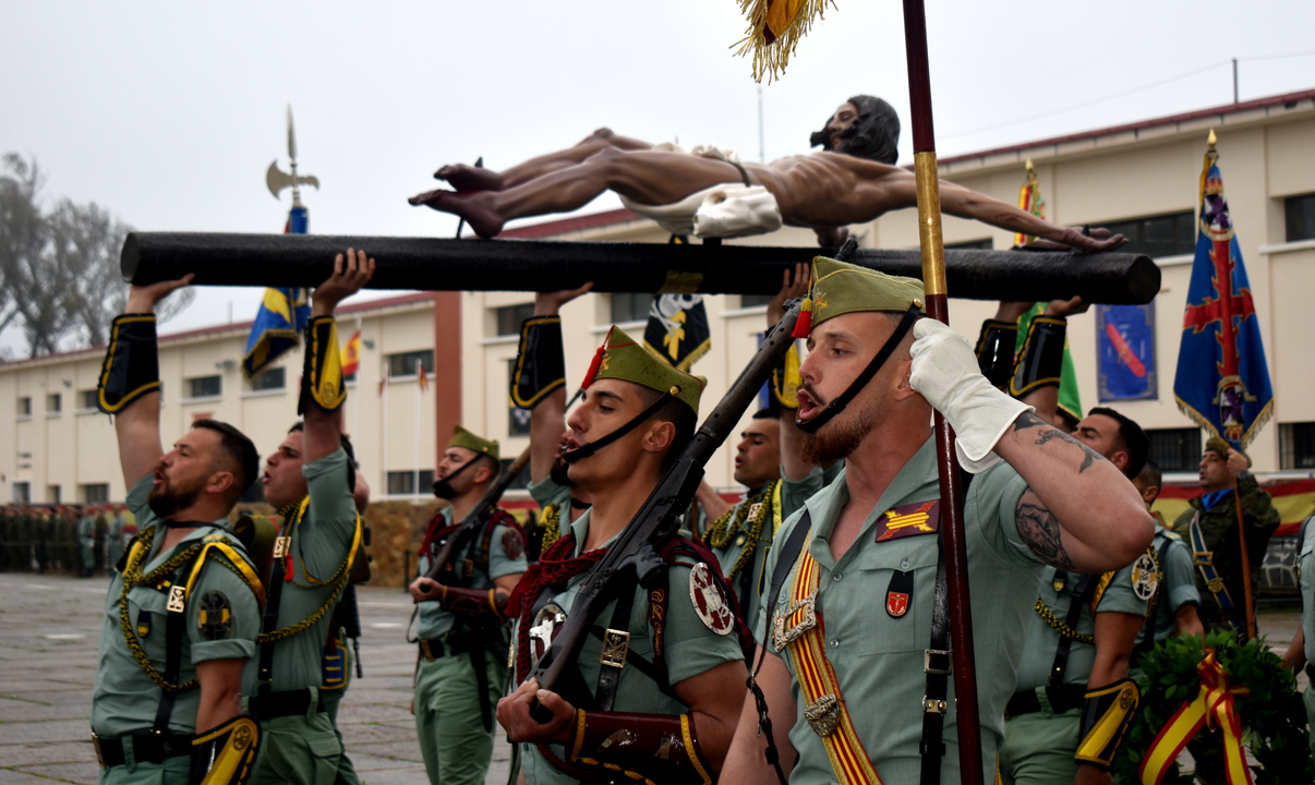 Acto en Garc&iacute;a Aldave de La Legi&oacute;n en la visita de la ministra de Defensa, Margarita Robles (16)