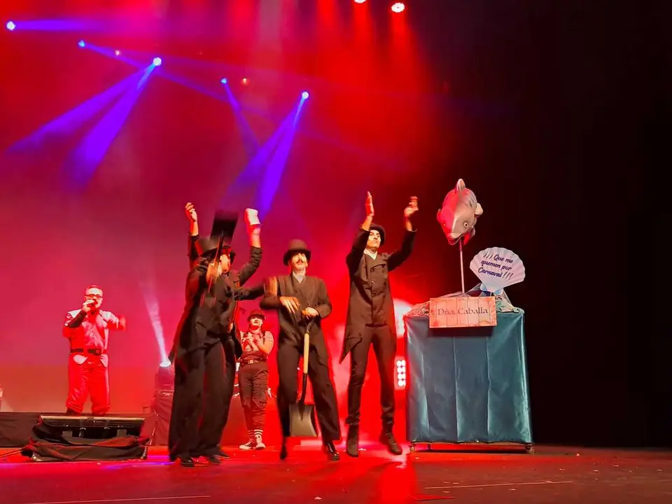 Concurso de Carnavales en el Revell&iacute;n / C&eacute;sar Mart&iacute;n