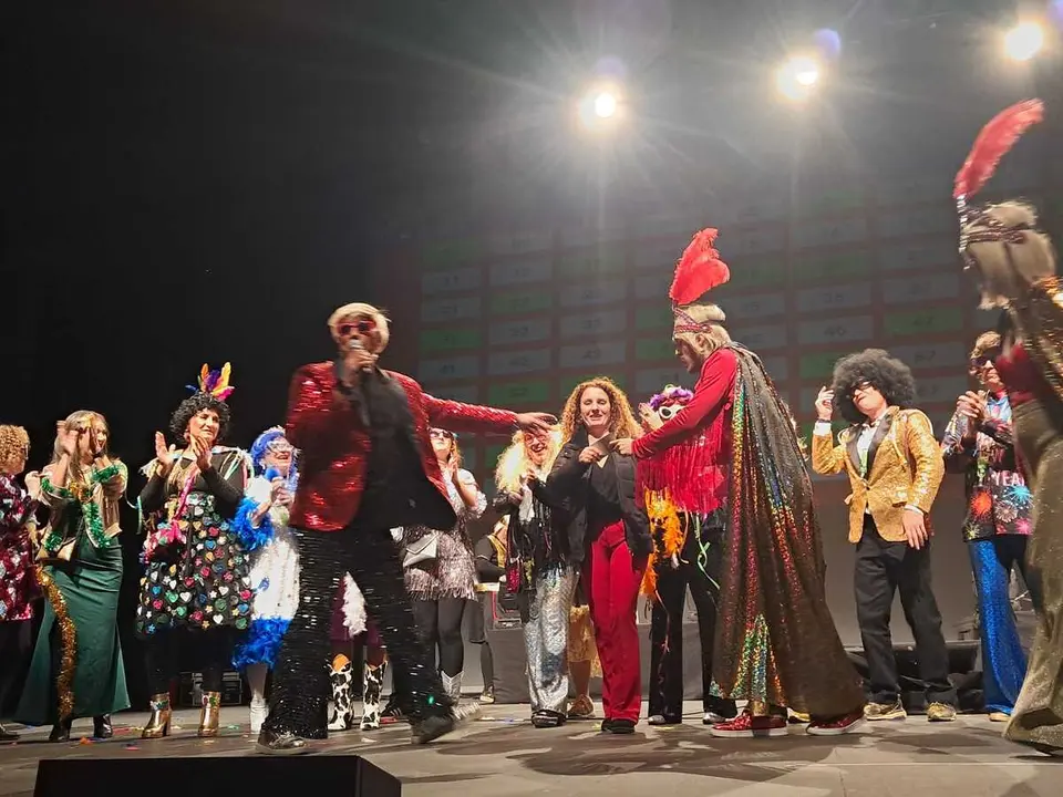 Concurso de Carnavales en el Revell&iacute;n / C&eacute;sar Mart&iacute;n