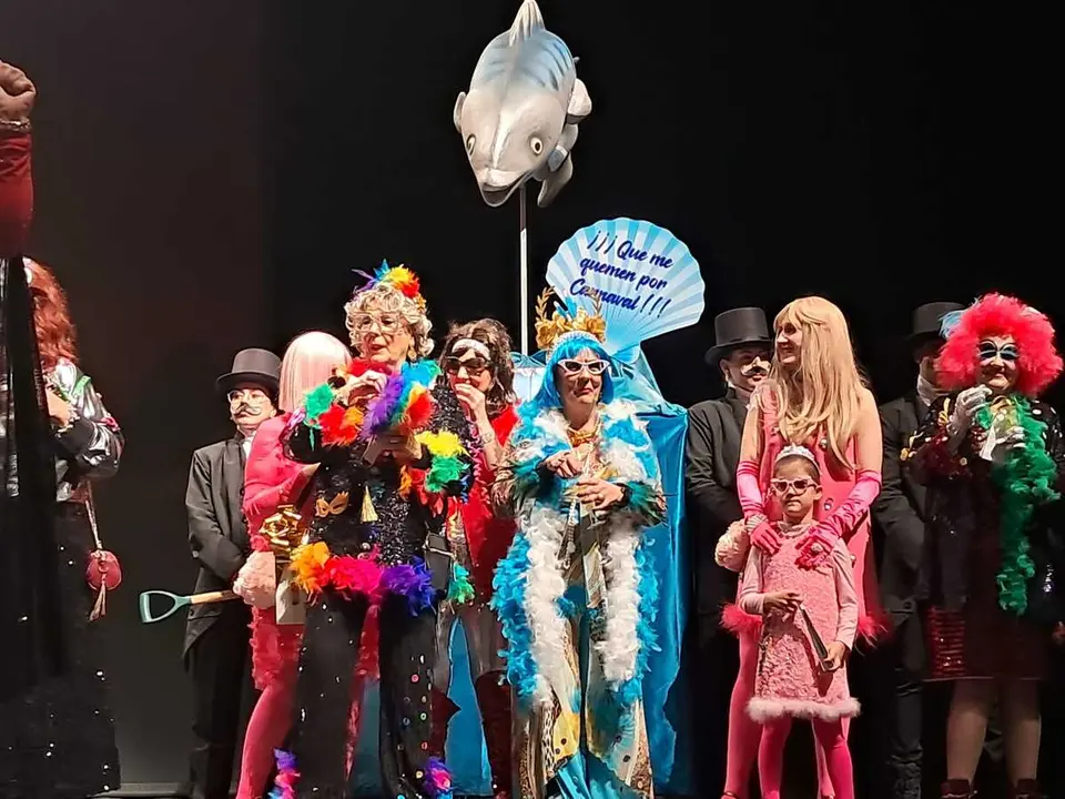 Concurso de Carnavales en el Revell&iacute;n / C&eacute;sar Mart&iacute;n