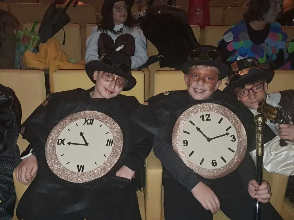 Concurso de Carnavales en el Revell&iacute;n / C&eacute;sar Mart&iacute;n