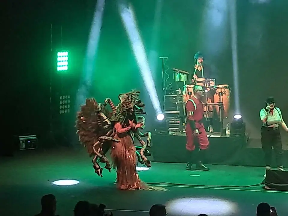 Concurso de Carnavales en el Revell&iacute;n / C&eacute;sar Mart&iacute;n