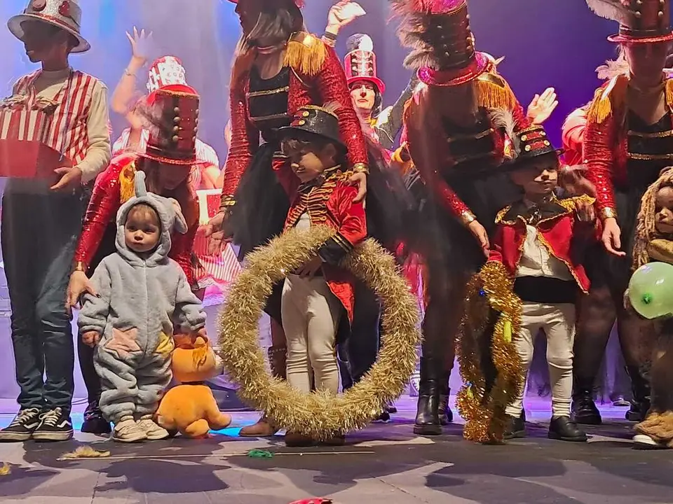 Concurso de Carnavales en el Revell&iacute;n / C&eacute;sar Mart&iacute;n