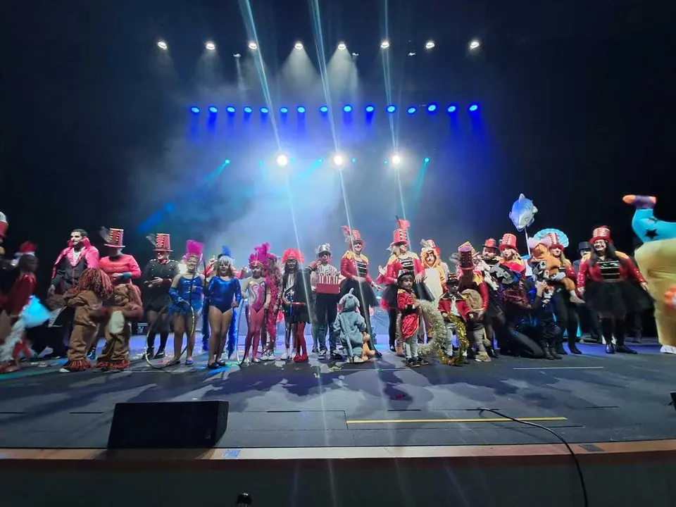 Concurso de Carnavales en el Revell&iacute;n / C&eacute;sar Mart&iacute;n