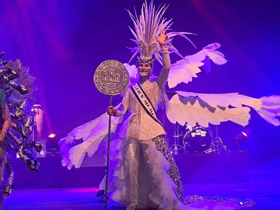 Concurso de Carnavales en el Revell&iacute;n / C&eacute;sar Mart&iacute;n
