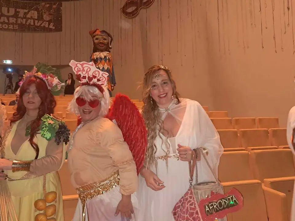 Concurso de Carnavales en el Revell&iacute;n / C&eacute;sar Mart&iacute;n
