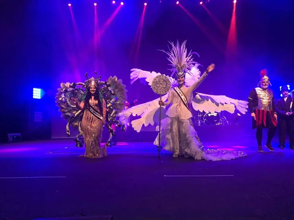 Concurso de Carnavales en el Revell&iacute;n / C&eacute;sar Mart&iacute;n