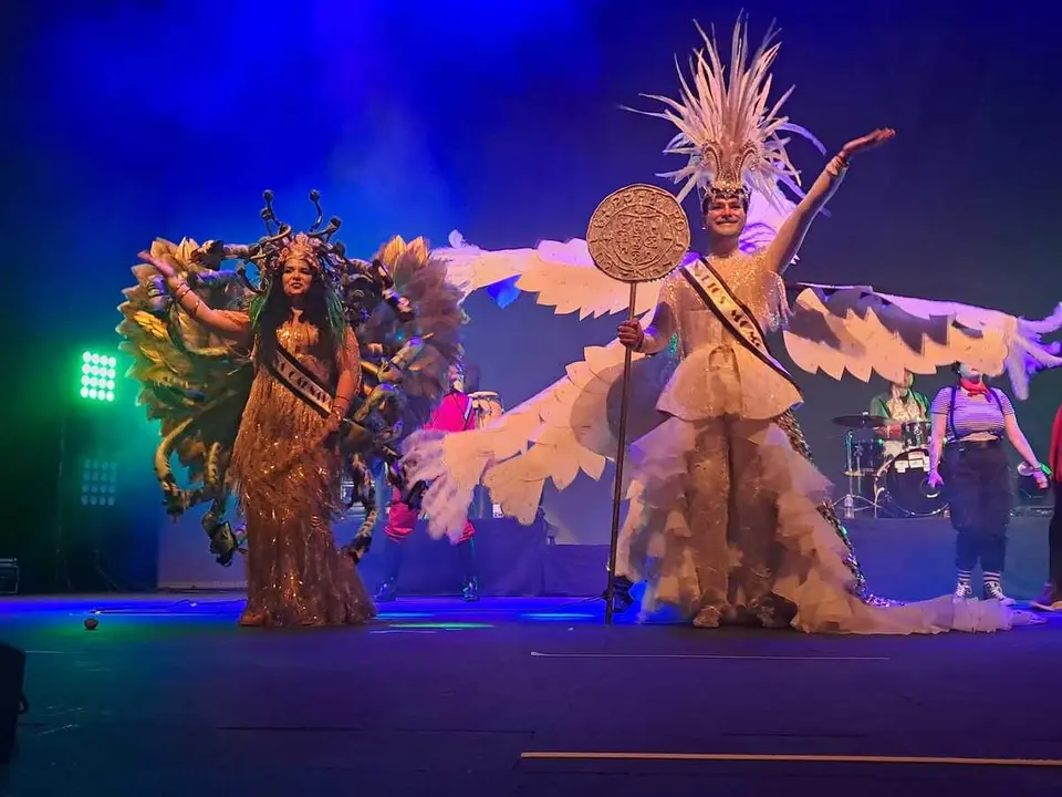 Concurso de Carnavales en el Revell&iacute;n / C&eacute;sar Mart&iacute;n