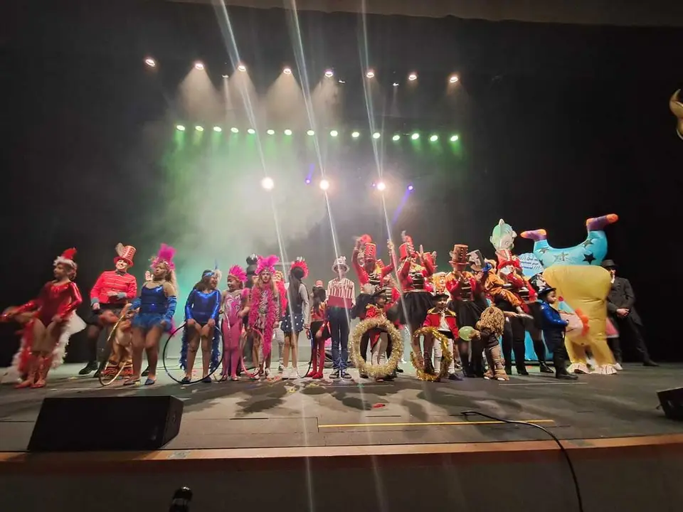 Concurso de Carnavales en el Revell&iacute;n / C&eacute;sar Mart&iacute;n