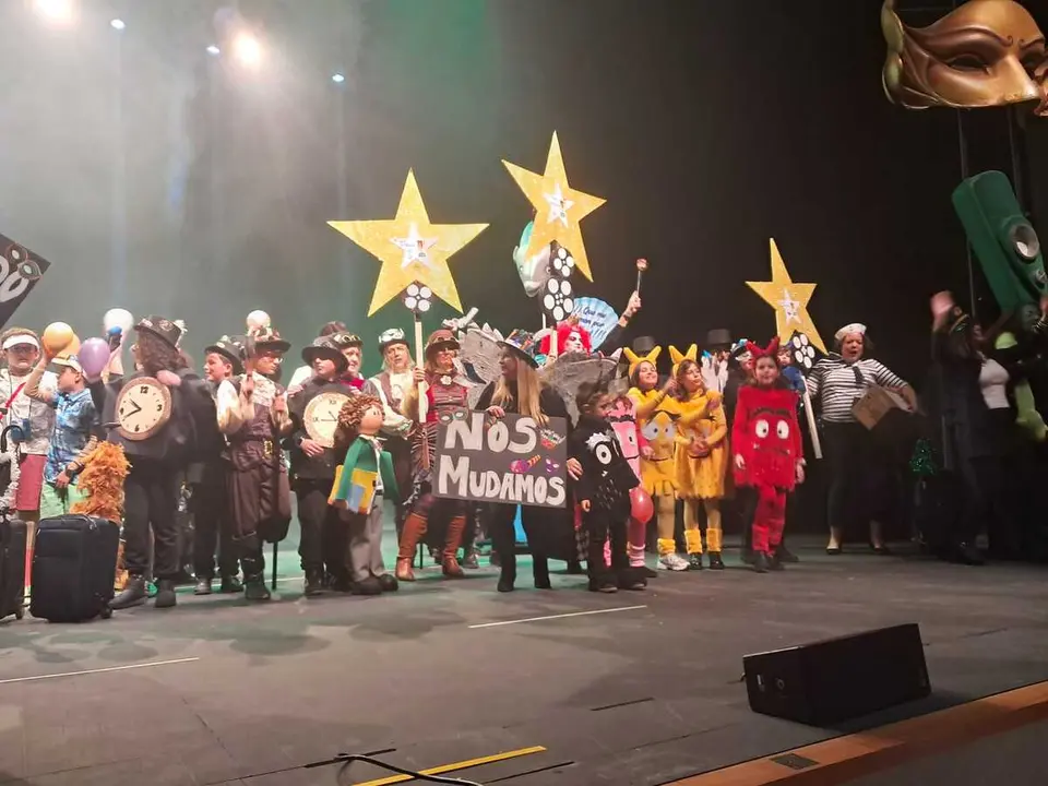Concurso de Carnavales en el Revell&iacute;n / C&eacute;sar Mart&iacute;n