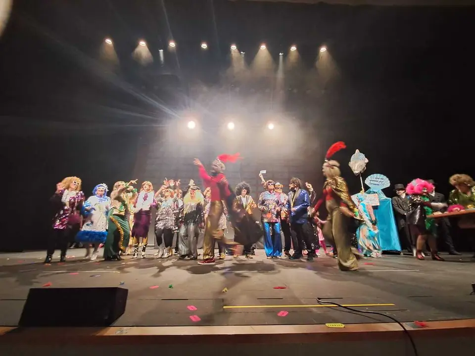 Concurso de Carnavales en el Revell&iacute;n / C&eacute;sar Mart&iacute;n