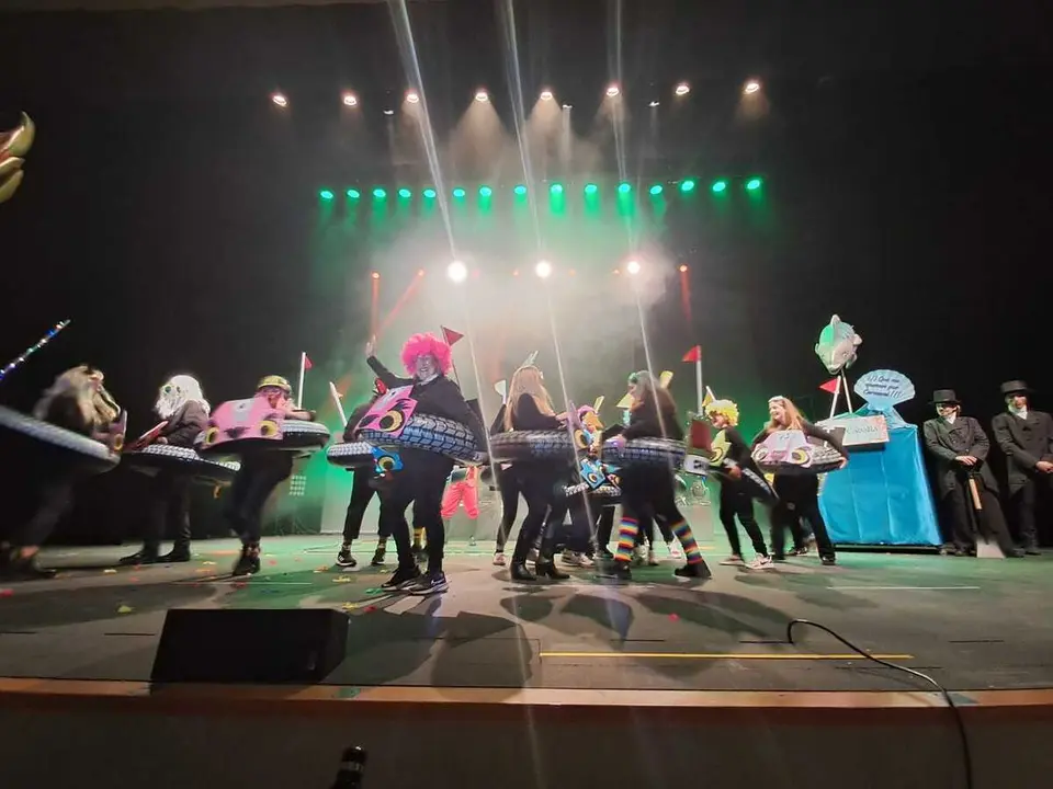 Concurso de Carnavales en el Revell&iacute;n / C&eacute;sar Mart&iacute;n