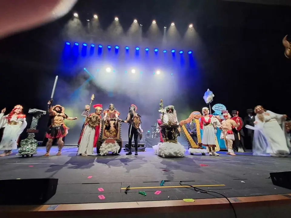 Concurso de Carnavales en el Revell&iacute;n / C&eacute;sar Mart&iacute;n