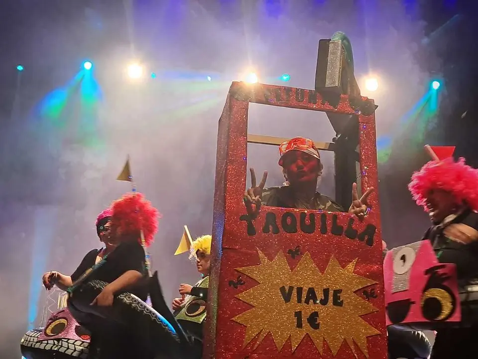 Concurso de Carnavales en el Revell&iacute;n / C&eacute;sar Mart&iacute;n