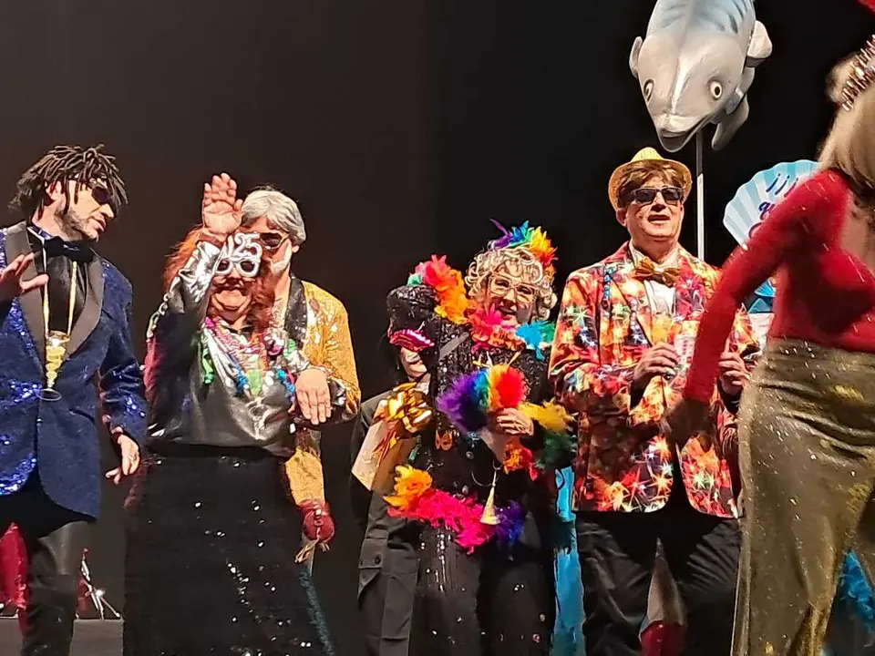 Concurso de Carnavales en el Revell&iacute;n / C&eacute;sar Mart&iacute;n