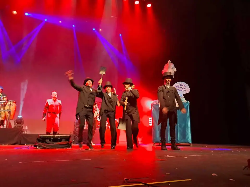 Concurso de Carnavales en el Revell&iacute;n / C&eacute;sar Mart&iacute;n
