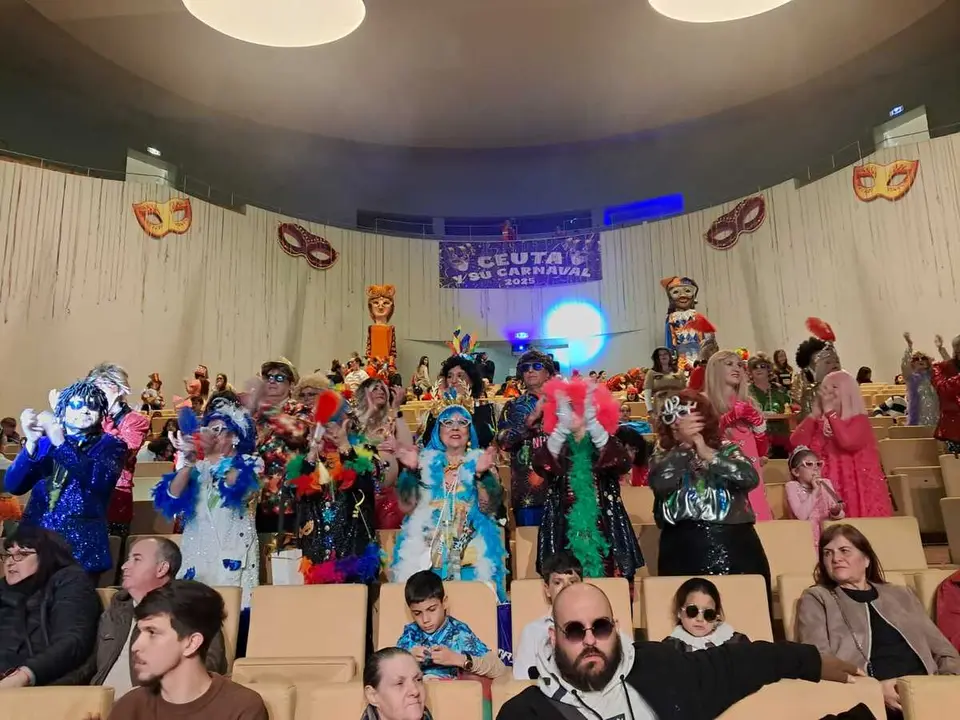 Concurso de Carnavales en el Revell&iacute;n / C&eacute;sar Mart&iacute;n