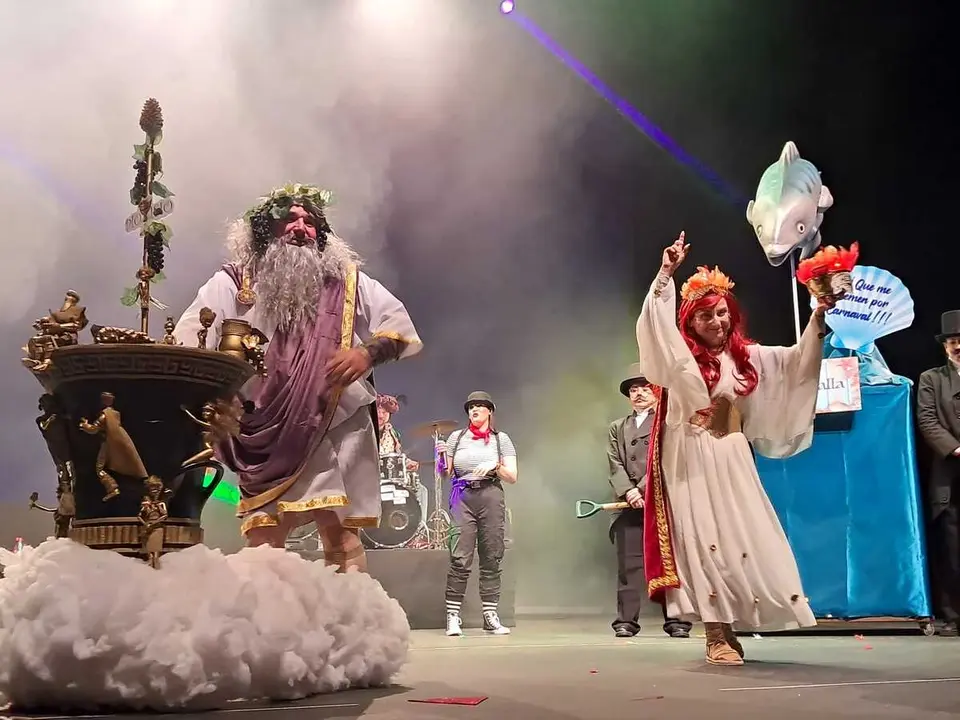 Concurso de Carnavales en el Revell&iacute;n / C&eacute;sar Mart&iacute;n