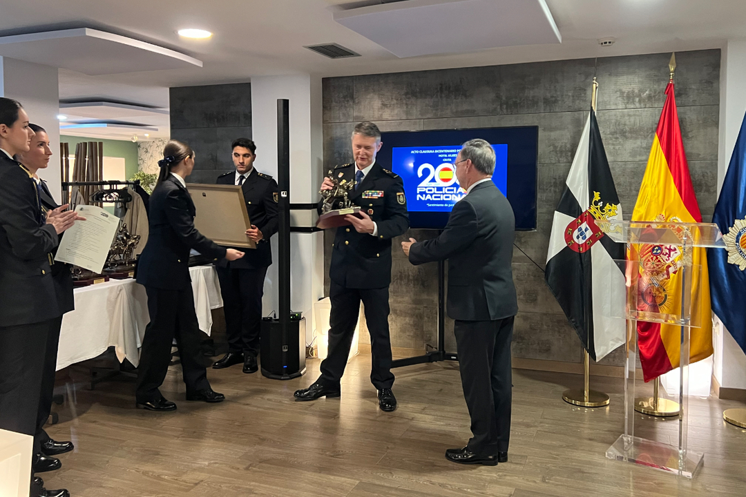 Acto de reconocimiento por el Bicentenario de la Polic&iacute;a Nacional