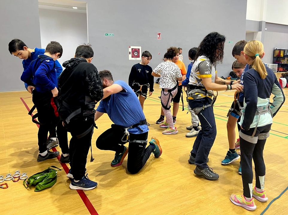 Actividad de la Federaci&oacute;n de Deporte de Monta&ntilde;a y Escalada en el D&iacute;az-Flor (17)