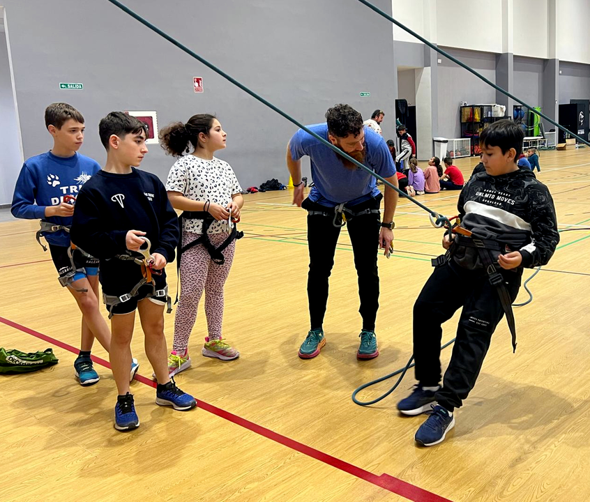 Actividad de la Federaci&oacute;n de Deporte de Monta&ntilde;a y Escalada en el D&iacute;az-Flor (7)