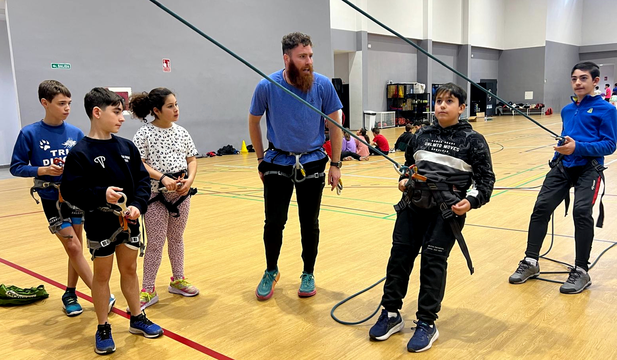 Actividad de la Federaci&oacute;n de Deporte de Monta&ntilde;a y Escalada en el D&iacute;az-Flor (6)