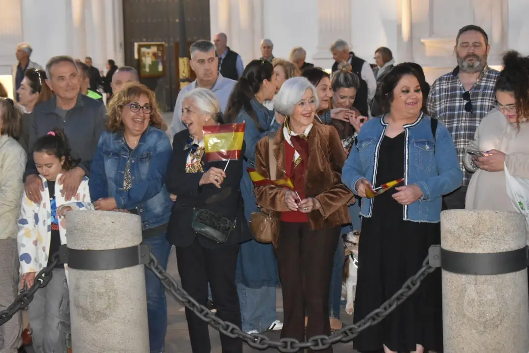 Arriado de Bandera COMGECEU con Luis de la Fuente presente / Rafa B&aacute;ez