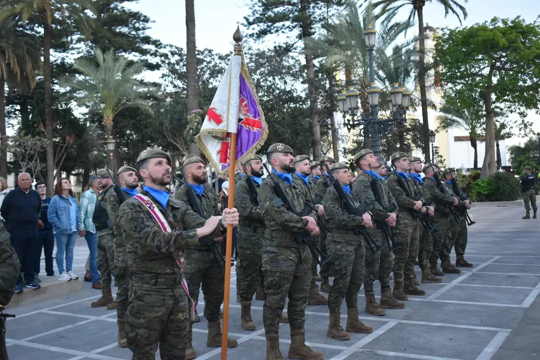 Arriado de Bandera COMGECEU con Luis de la Fuente presente / Rafa B&aacute;ez