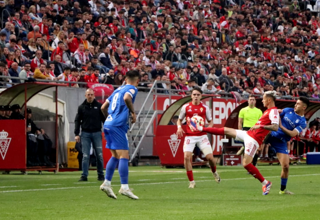 Encuentro entre el Real Murcia y la AD Ceuta FC