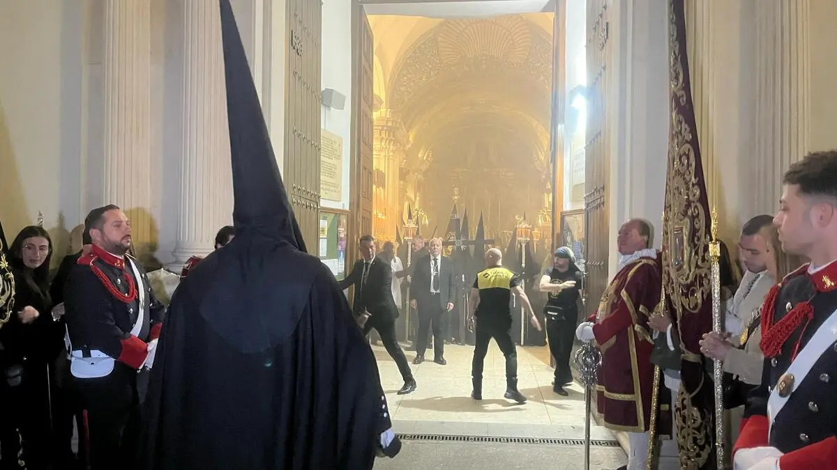 El Santo Entierro / Andr&eacute;s Illescas