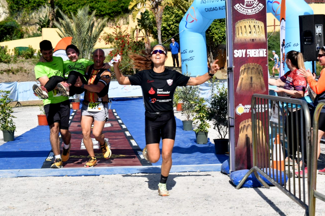 Mar&iacute;a Romero se corona en el Trail Los Fuertes / Rafa B&aacute;ez