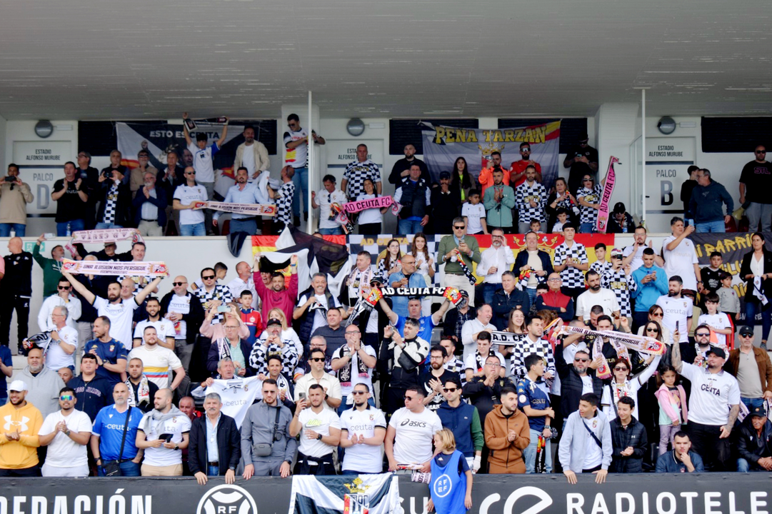 Encuentro entre la AD Ceuta FC y el M&eacute;rida  de la pasada semana. Foto: Rafa B&aacute;ez