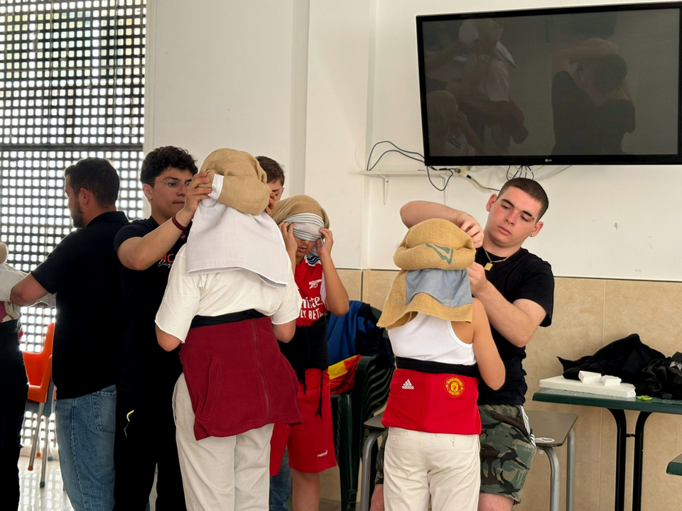 Ensayo del paso de la Cruz de Mayo de Parques de Ceuta (9)