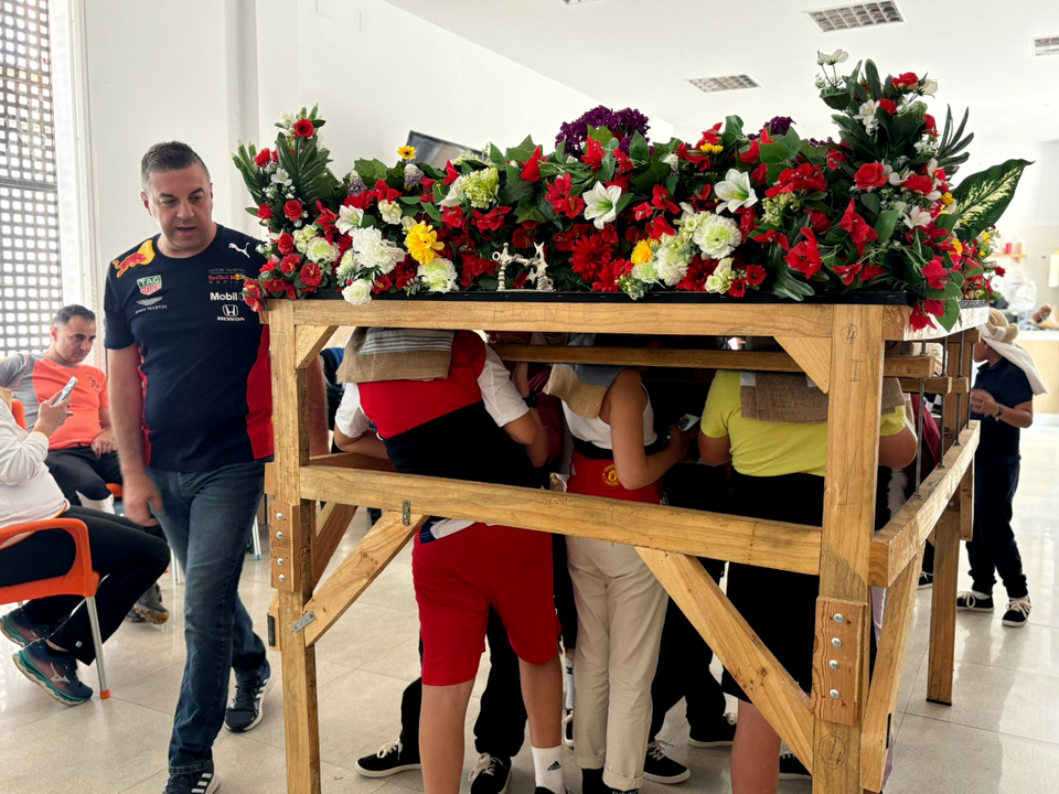 Ensayo del paso de la Cruz de Mayo de Parques de Ceuta (6)