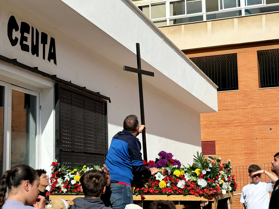 Ensayo del paso de la Cruz de Mayo de Parques de Ceuta (26)