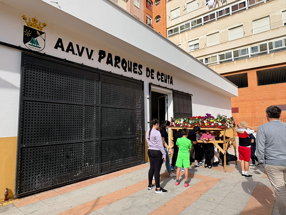Ensayo del paso de la Cruz de Mayo de Parques de Ceuta (25)