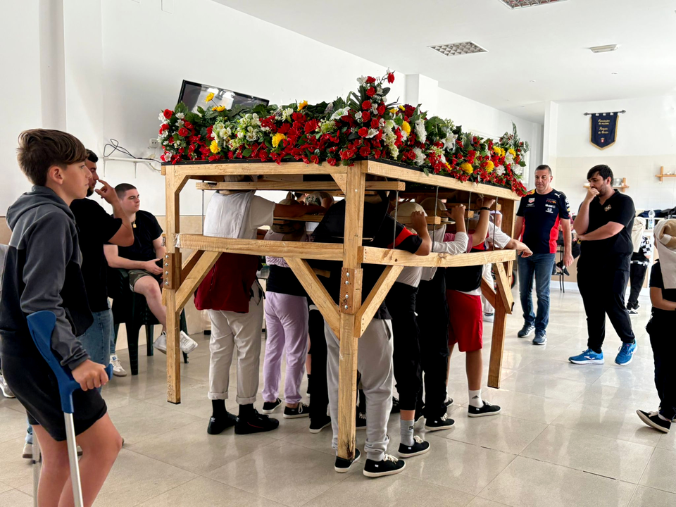 Ensayo del paso de la Cruz de Mayo de Parques de Ceuta (24)