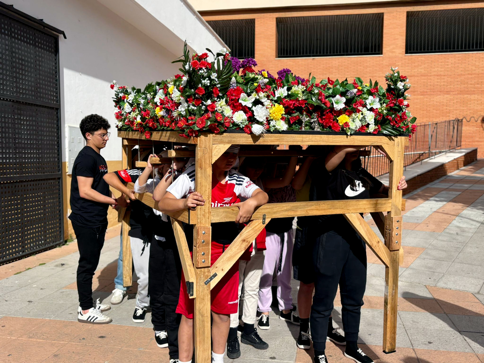 Ensayo del paso de la Cruz de Mayo de Parques de Ceuta (27)