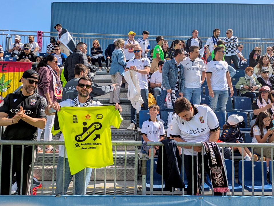 Aficionados de la AD Ceuta FC en Fuenlabrada (2)