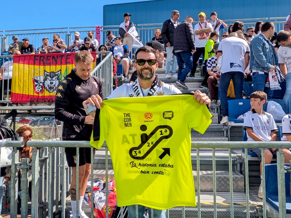 Aficionados de la AD Ceuta FC en Fuenlabrada (1)