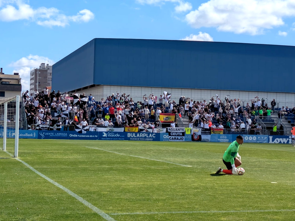 Aficionados de la AD Ceuta FC en Fuenlabrada (9)