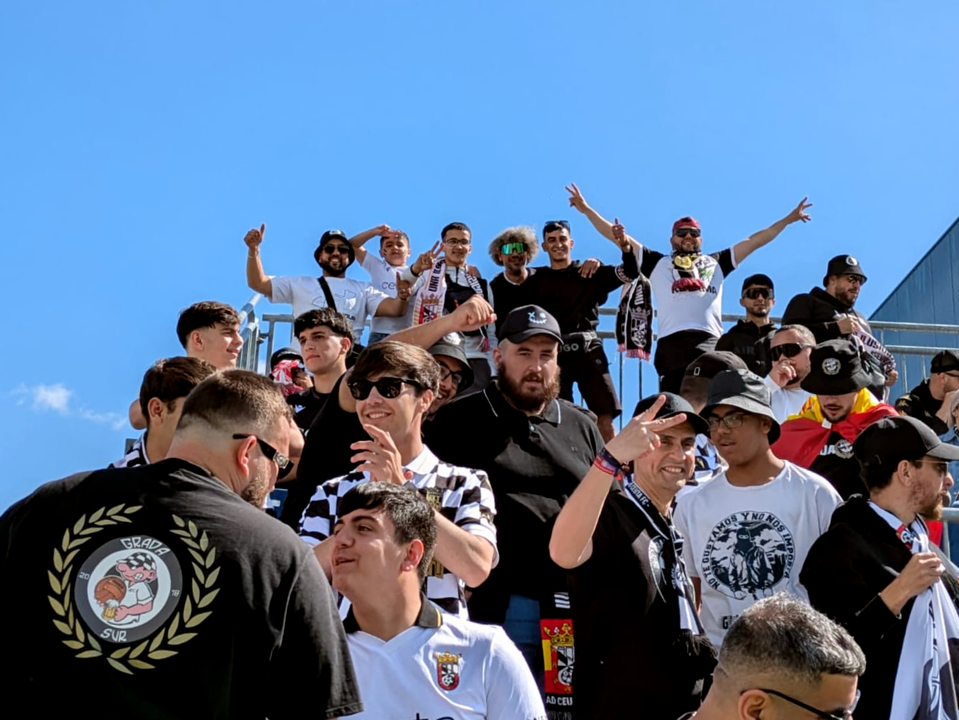 Aficionados de la AD Ceuta FC en Fuenlabrada (5)