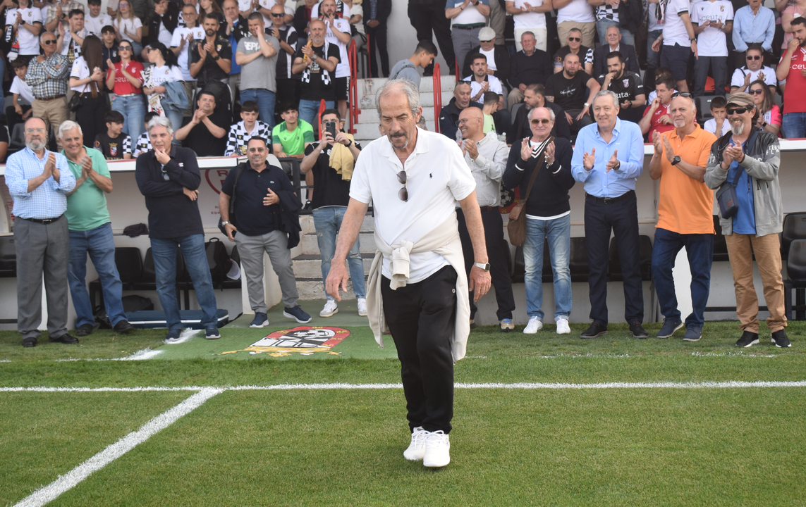 Homenaje a los h&eacute;roes del ascenso del 80 (19)