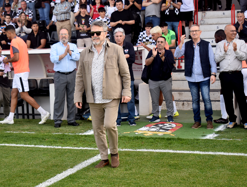 Homenaje a los h&eacute;roes del ascenso del 80 (16)