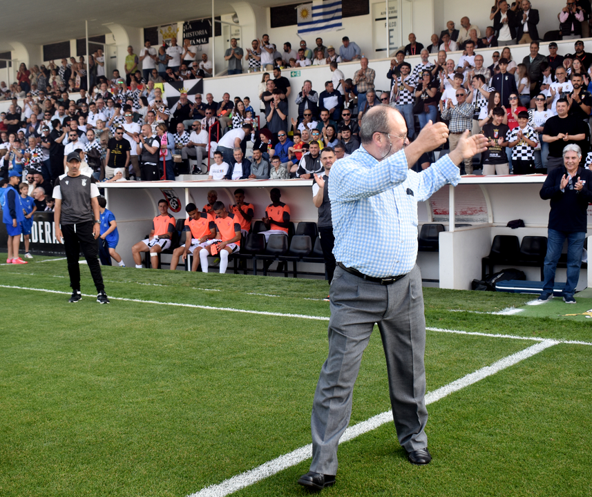 Homenaje a los h&eacute;roes del ascenso del 80 (13)