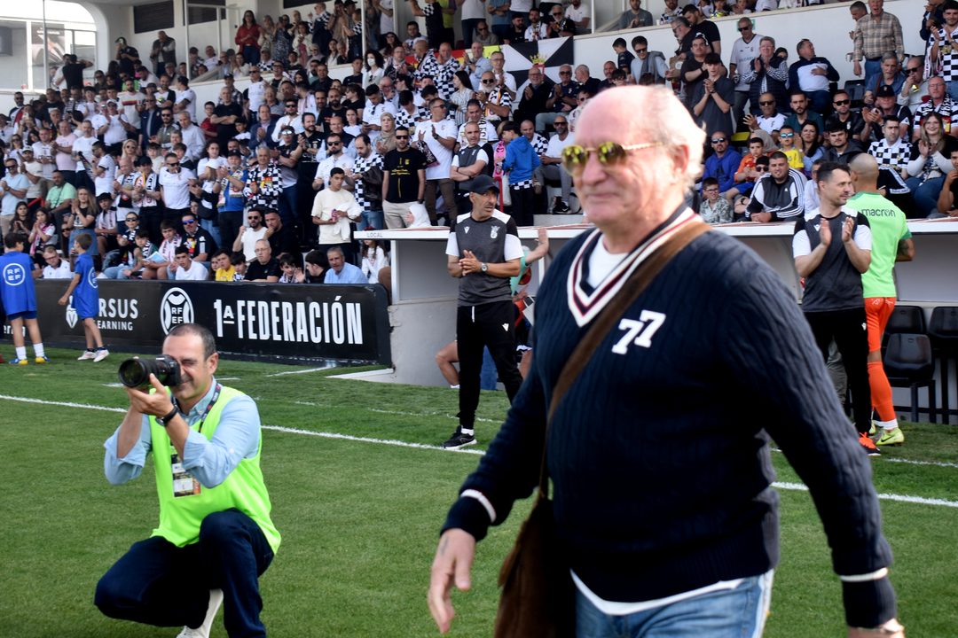 Homenaje a los h&eacute;roes del ascenso del 80 (12)